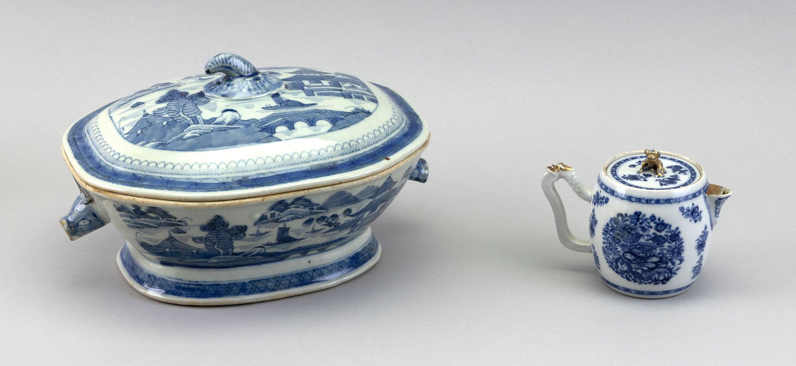 TWO PIECES OF CHINESE EXPORT BLUE AND WHITE PORCELAIN 18/19th Century (1 of 2)
