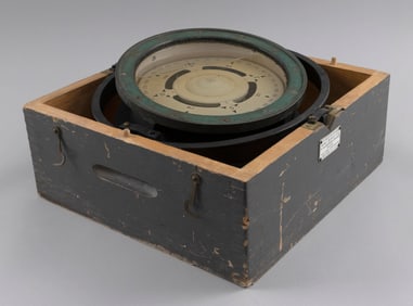 LIONEL WORLD WAR II-ERA U.S. NAVY COMPASS Mid-20th Century Box height 7.5". Width 13.75". Depth