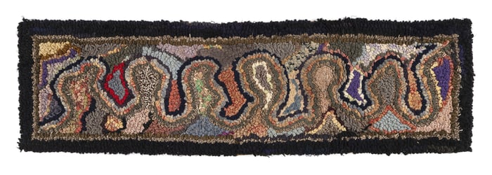 HOOKED TABLE RUNNER Early 20th Century 10" x 34".