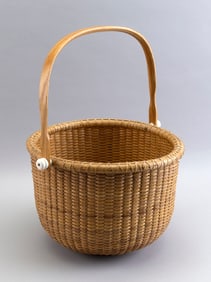 WILLIAM AND JEANNE REIS NANTUCKET BASKET Nantucket, Massachusetts, 20th Century Height 8".