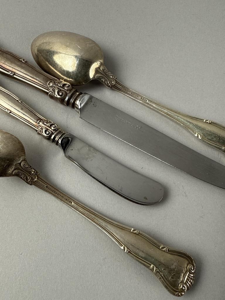 TIFFANY & CO. "PROVENCE" STERLING SILVER FLATWARE SET New York, Early 20th Century Approx. 76.0 troy - 3