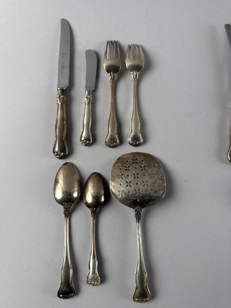 TIFFANY & CO. "PROVENCE" STERLING SILVER FLATWARE SET New York, Early 20th Century Approx. 76.0 troy - 4