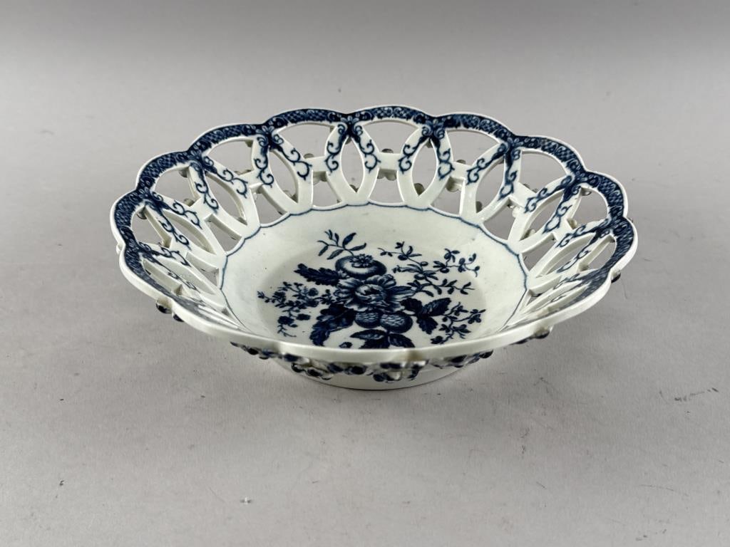 DR. WALL FIRST PERIOD "THREE FLOWERS" WORCESTER PORCELAIN RETICULATED BOWL 18th Century Height 2.5".: DR. WALL FIRST PERIOD "THREE FLOWERS" WORCESTER PORCELAIN RETICULATED BOWL 18th Century Height 2.5". Diameter 8.25".