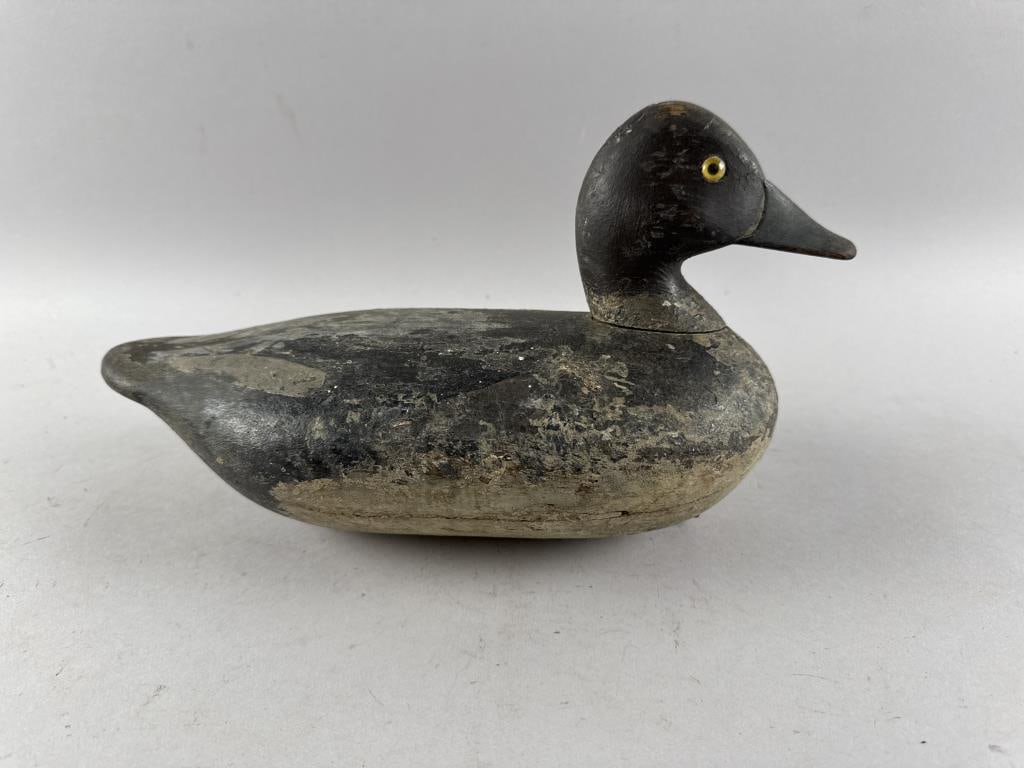 NEW JERSEY GOLDENEYE HEN DECOY Early 20th Century Length 13".: NEW JERSEY GOLDENEYE HEN DECOYEarly 20th CenturyGlass eyes.Length 13".