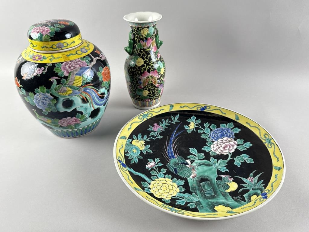 THREE PIECES OF CHINESE FAMILLE NOIRE PORCELAIN Mid-20th Century (1 of 7)