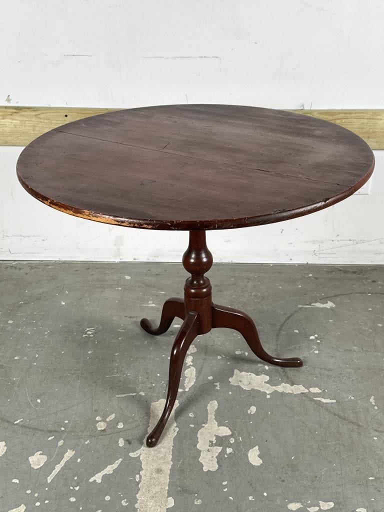 QUEEN ANNE TRIPOD TABLE Early 19th Century Height 27.5". Top diameter 33". (1 of 3)
