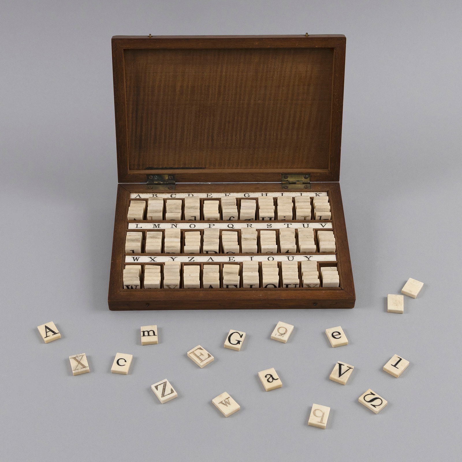 CASED COMPLETE SET OF WHALEBONE ALPHABET TILES 19th Century Case 5.5" x 8". Tiles 0.75" x 0.5". (1 of 3)