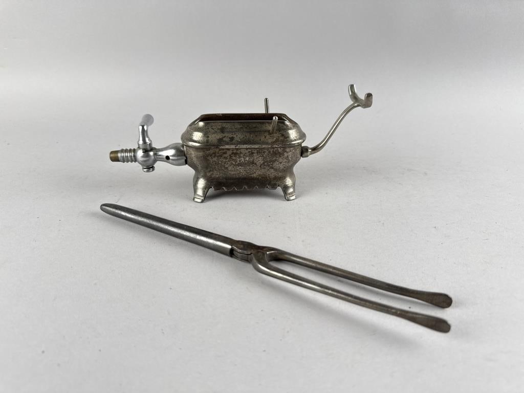 IRON CURLING IRON WITH GAS HEATER Early 20th Century Curling iron length 10.5". (1 of 3)