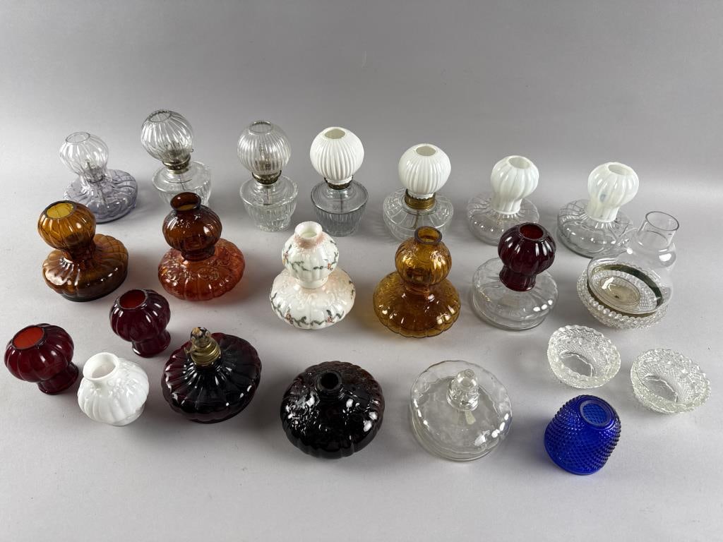 APPROX. 22 MINIATURE AND FAIRY LAMPS Late 19th/Early 20th Century Heights to approx. 6".: APPROX. 22 MINIATURE AND FAIRY LAMPSLate 19th/Early 20th CenturySome with original burners.Heights to approx. 6".