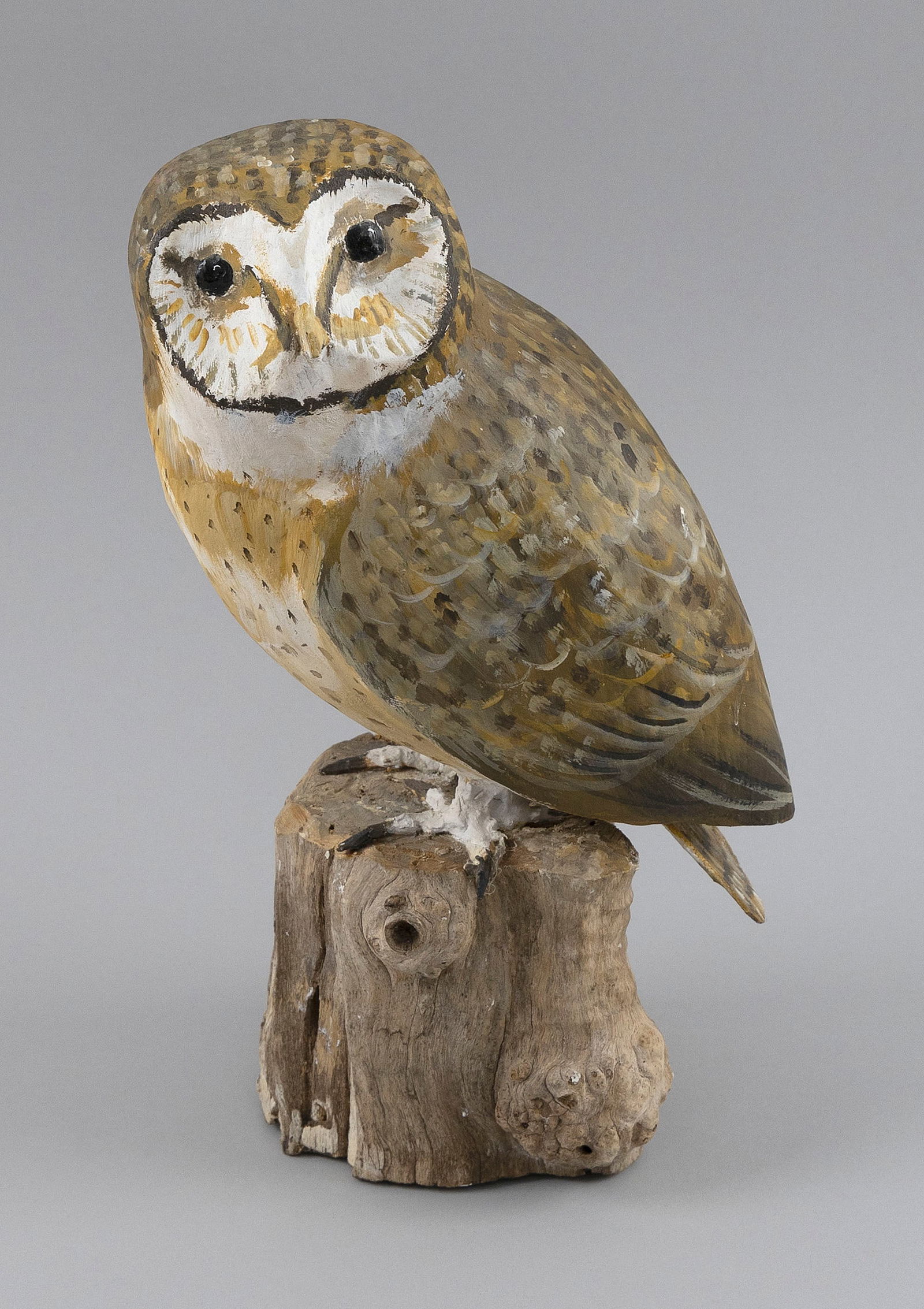PETER PELTZ DECORATIVE BARN OWL CARVING East Sandwich, Massachusetts, 1915-2001 Height 11". (1 of 4)