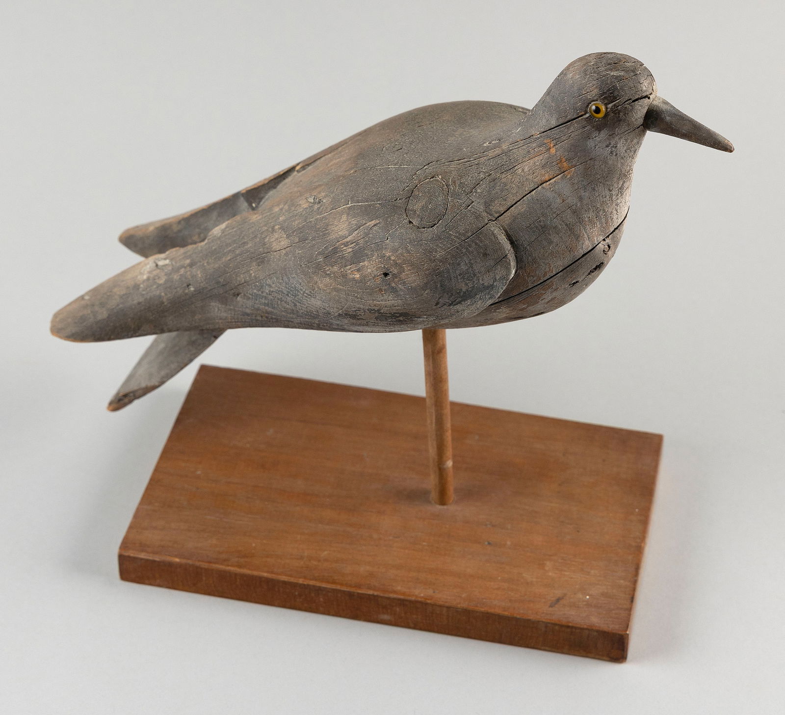 ENGLISH WOOD PIGEON DECOY Early 20th Century Length 15".: ENGLISH WOOD PIGEON DECOYEarly 20th CenturyGlass eyes.Length 15".