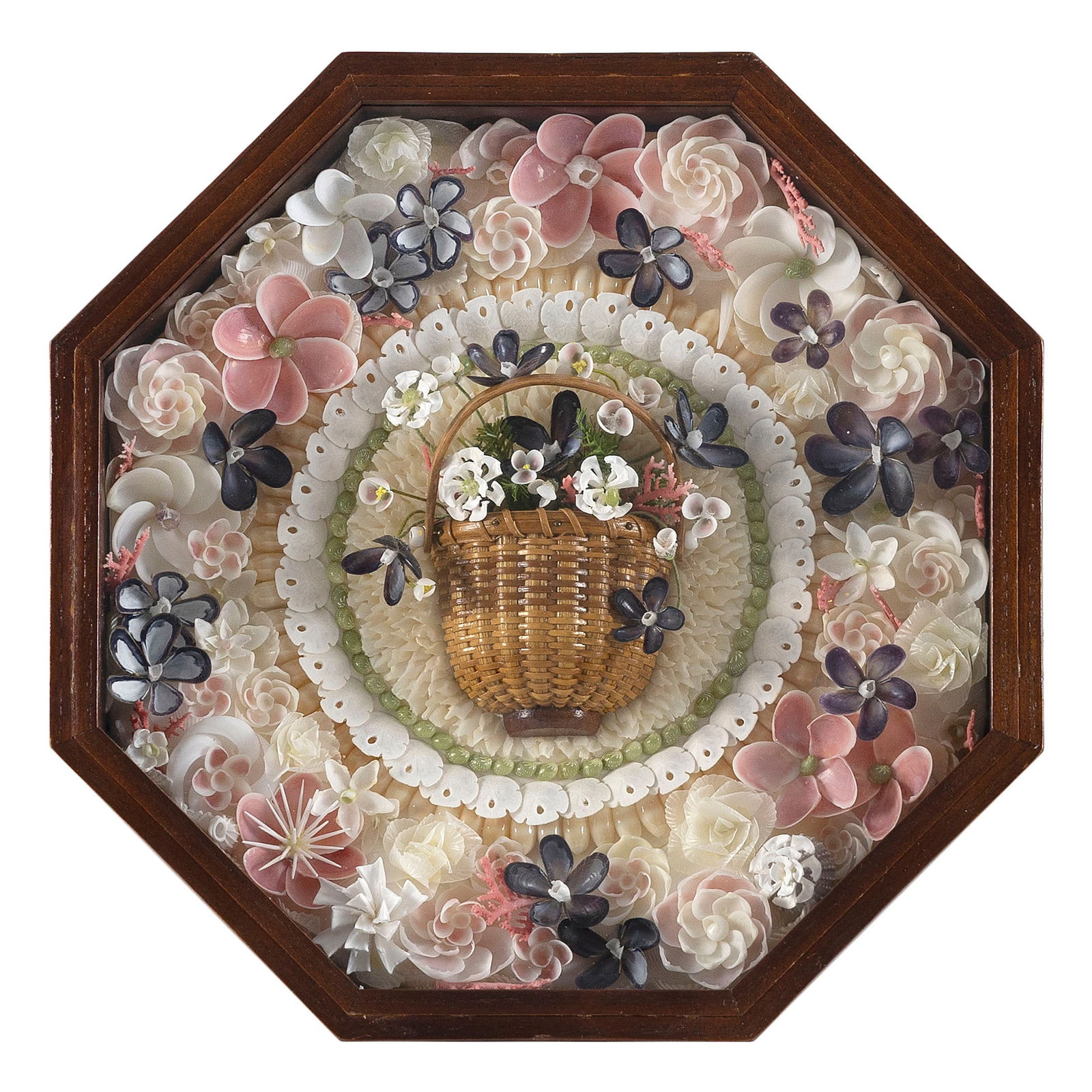 SANDY MORAN (Massachusetts, 1944-2020), Sailor's valentine composed of multicolored shells, (1 of 1)