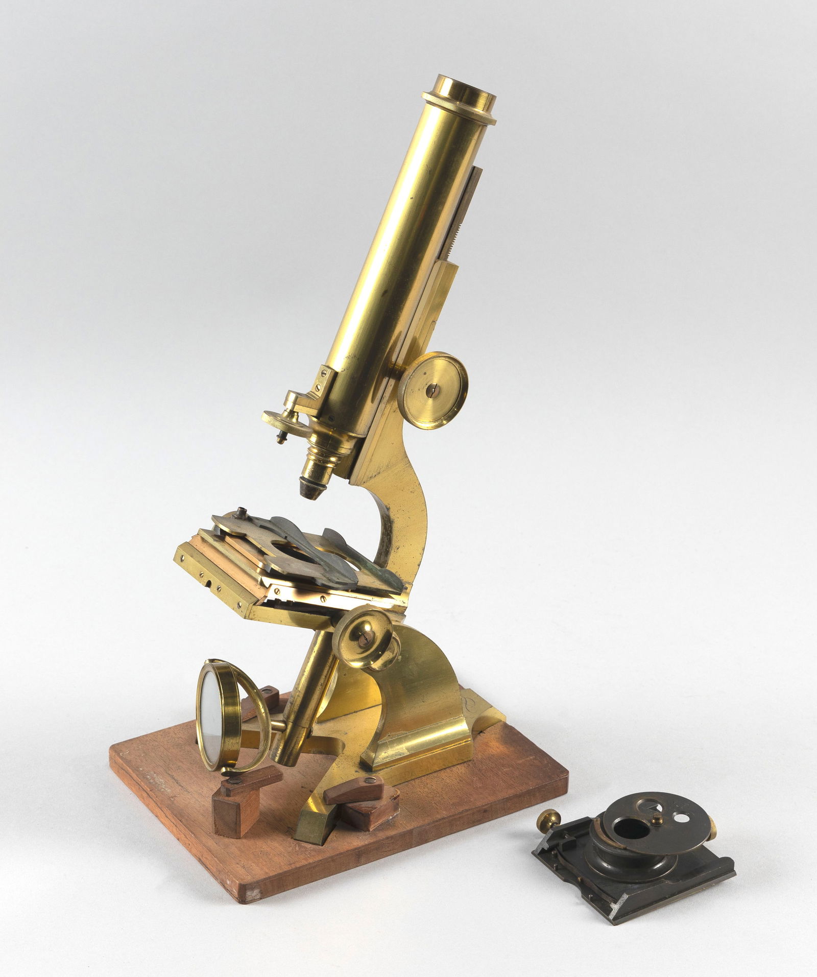 CASED M. PILLISCHER BRASS MONOCULAR MICROSCOPE London, Mid-19th Century Microscope height approx. (1 of 3)
