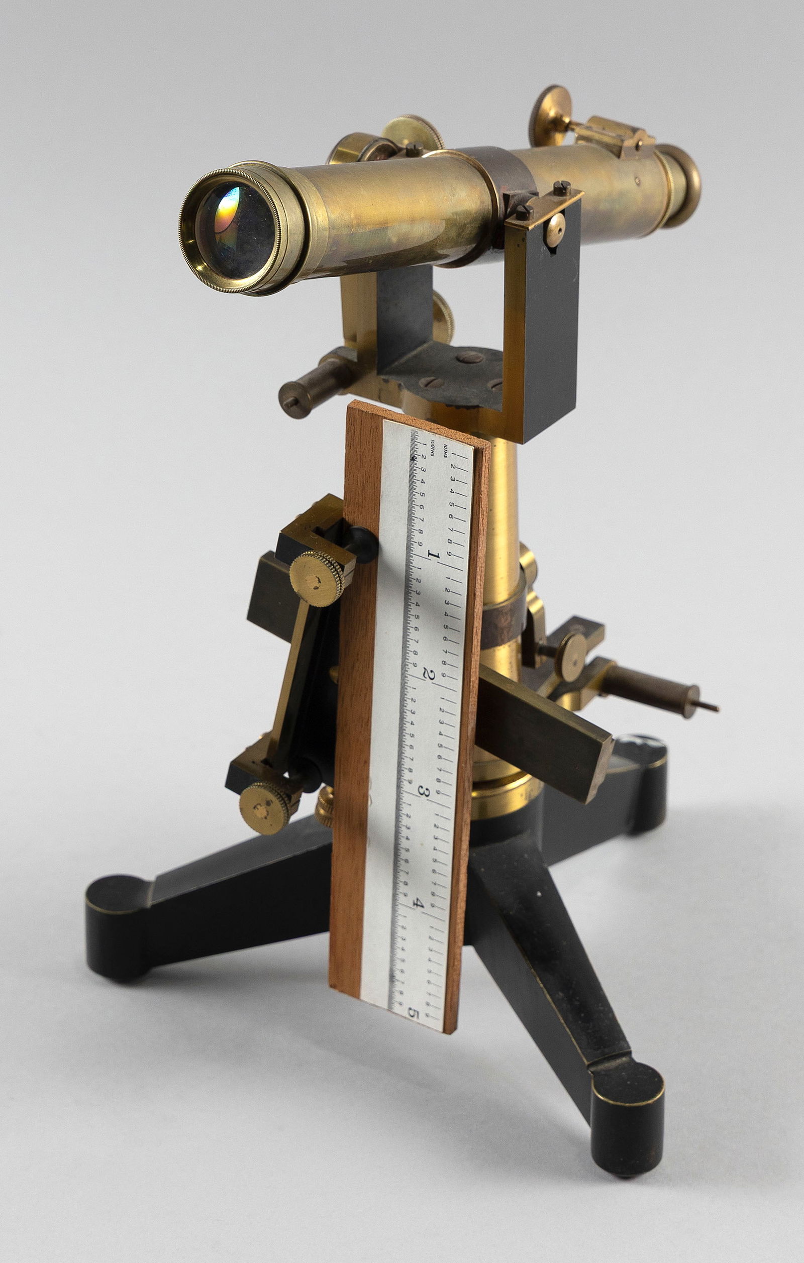 BRASS READING TELESCOPE WITH TRIPOD BASE America, Late 19th Century Height 11.5". Tripod base (1 of 1)