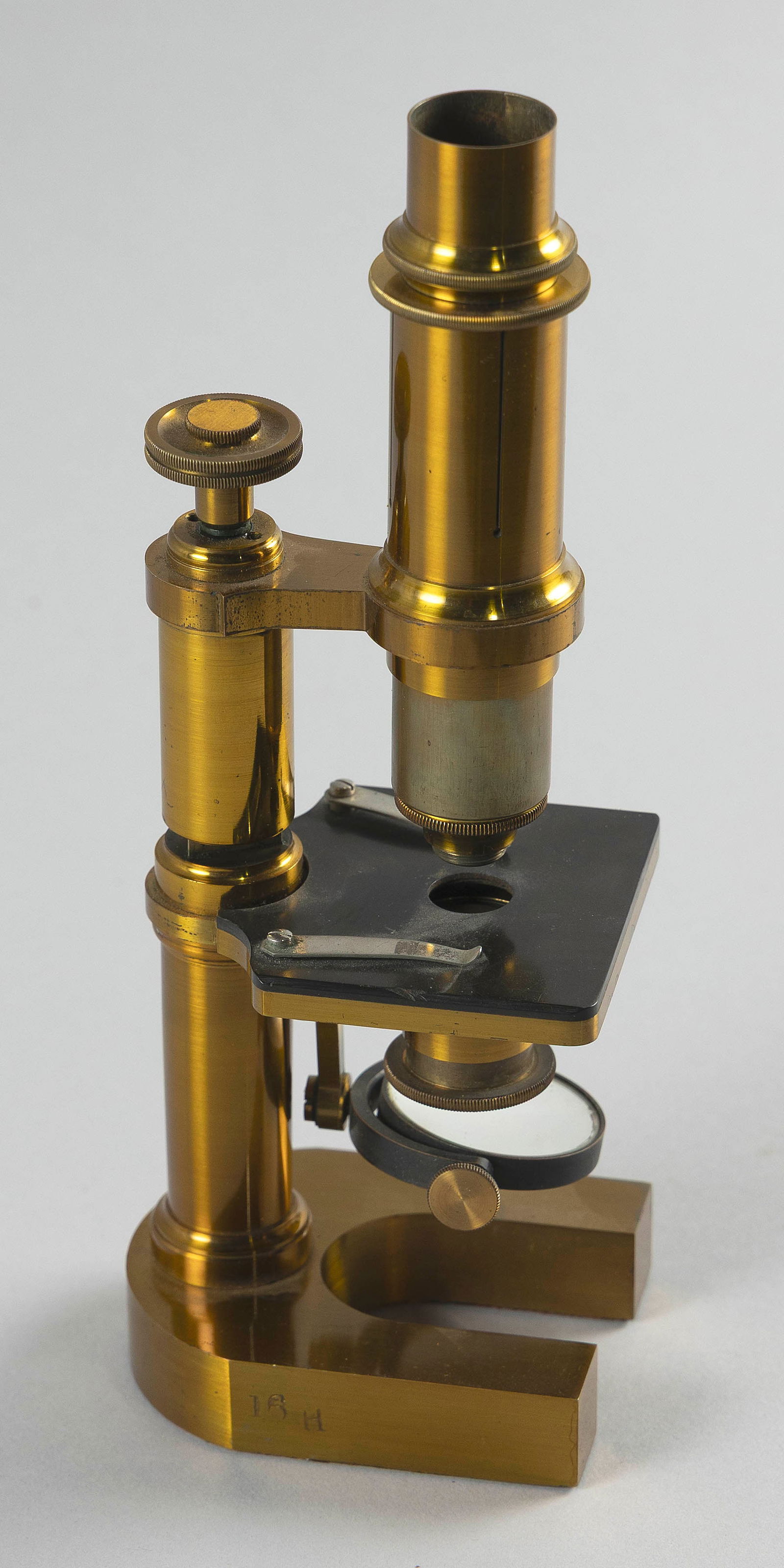 CASED BRASS MONOCULAR MICROSCOPE Mid-19th Century Case height 4.5". Width 11". Depth 5.5". (1 of 4)