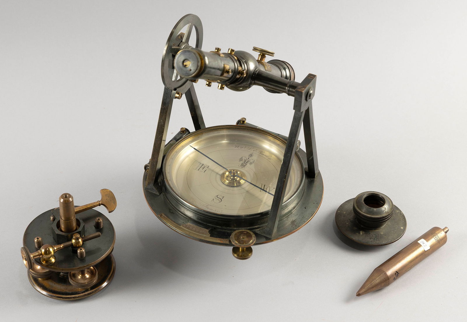 CASED W. & L.E. GURLEY SURVEYOR'S TRANSIT Troy, New York, Early 20th Century Case height 12". Width (1 of 4)