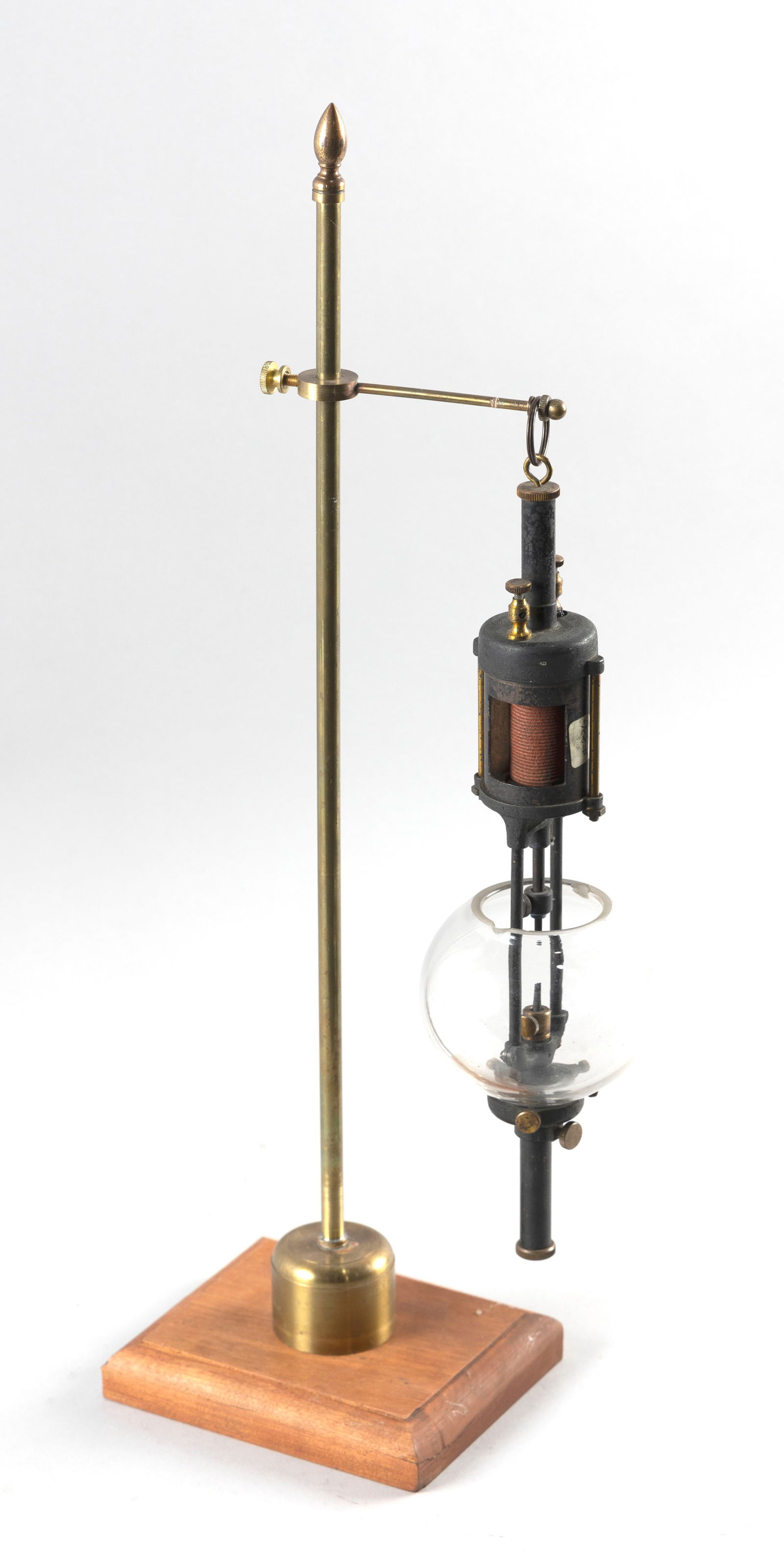 CENTRAL SCIENTIFIC CO. HANGING ARC LAMP Chicago, Early 20th Century Height 13". Globe diameter (1 of 2)
