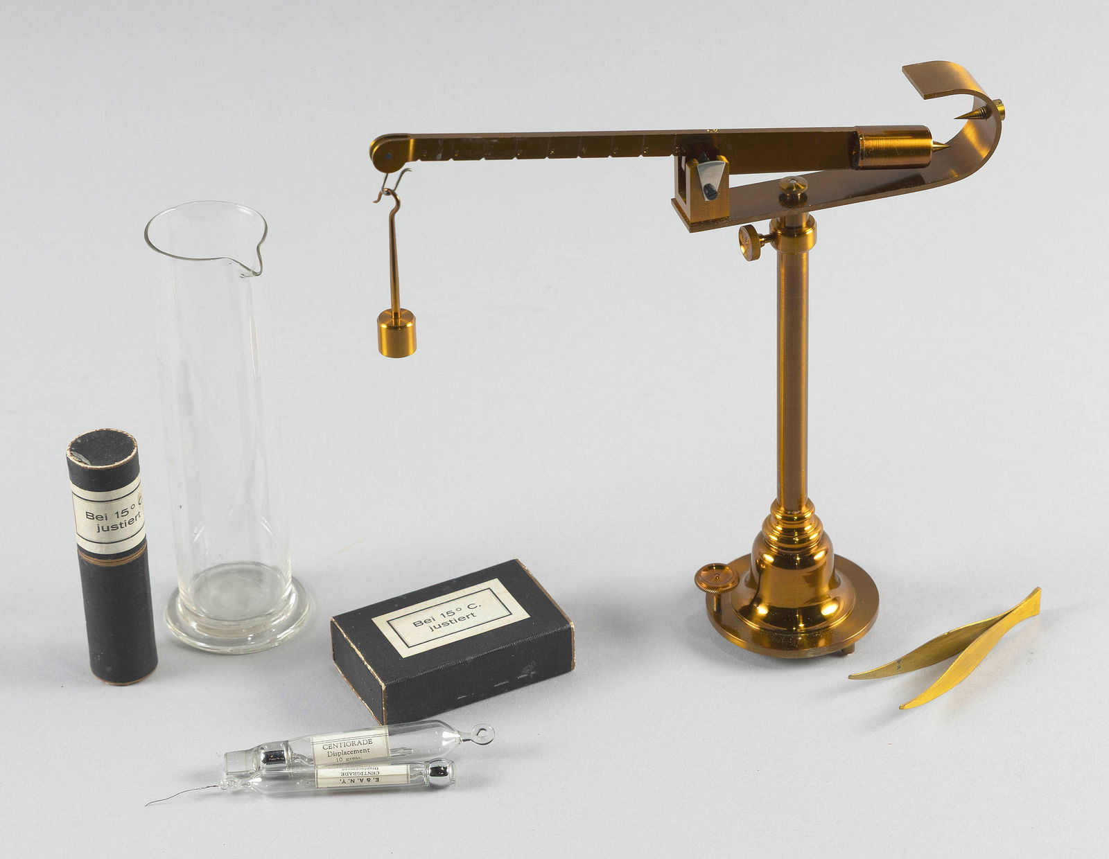 CASED WESTPHAL SPECIFIC GRAVITY BALANCE SCALE Gemany, Early 20th Century Case height 3". Width (1 of 2)