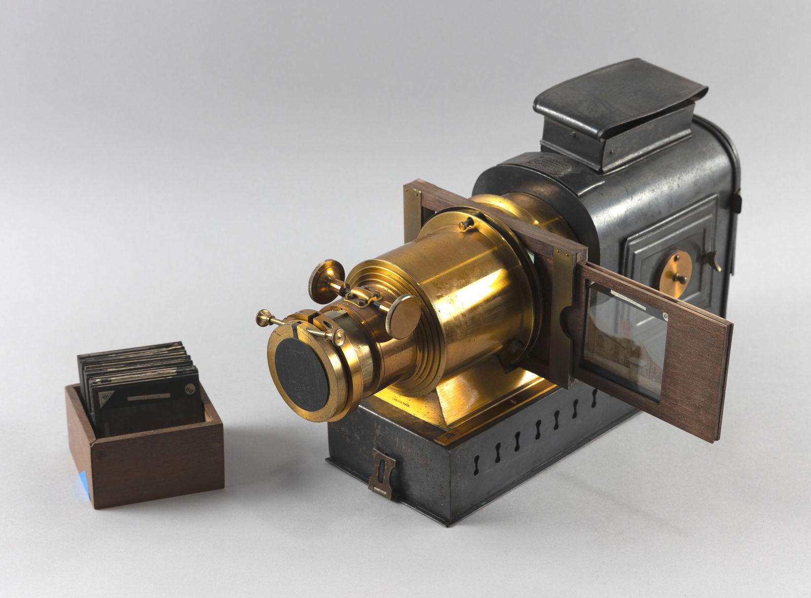 SANDHAM & CO. MAGIC LANTERN Blackburn, England, Early to Mid-19th Century Lantern height 12". Length (1 of 6)