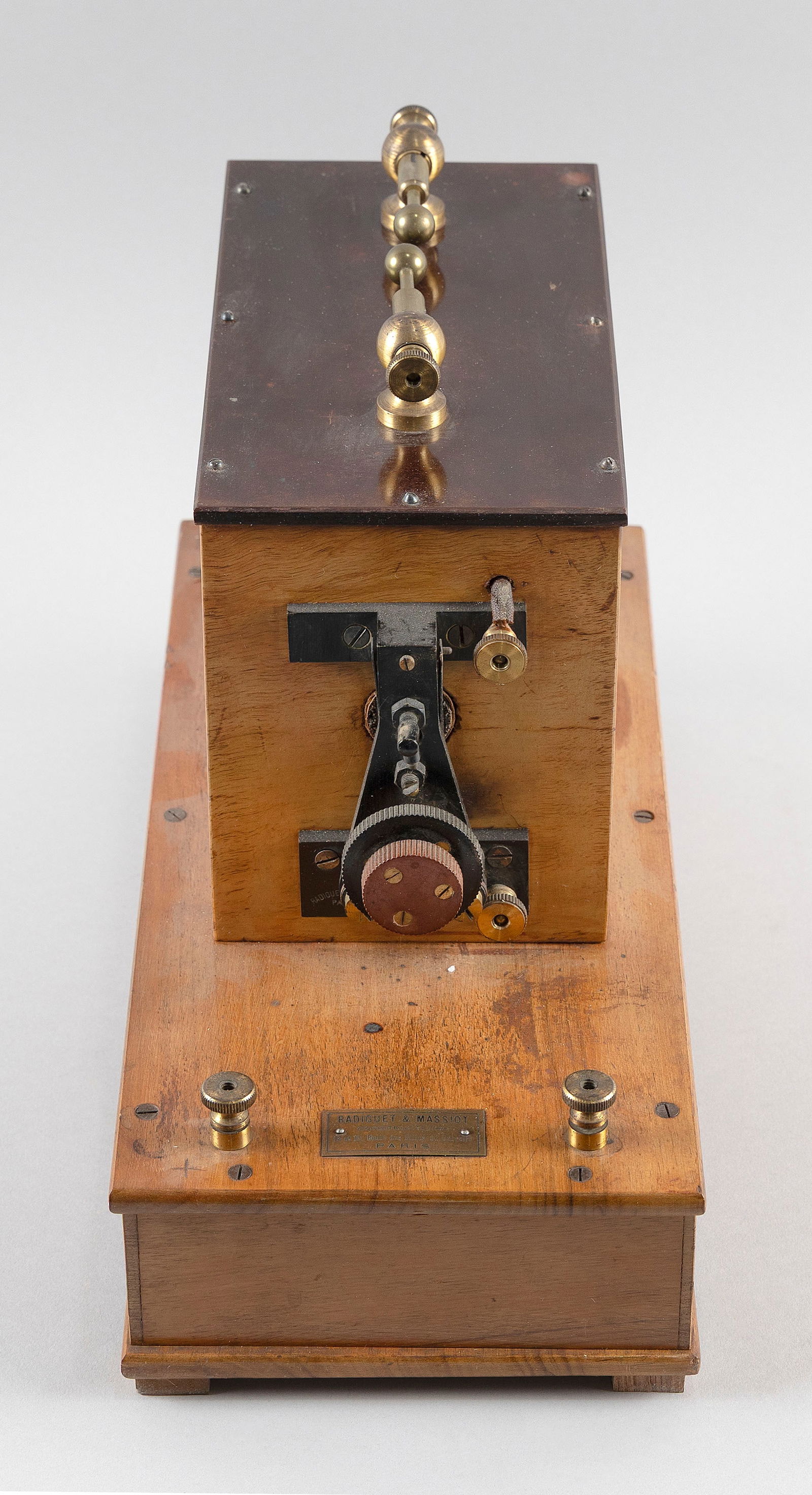RADIGUET & MASSIOT INDUCTION COIL Paris, Late 19th Century Height 10". Width 6.5". Depth 14.5".: RADIGUET & MASSIOT INDUCTION COIL Paris, Late 19th Century Bronze maker's plaque affixed to base. Height 10". Width 6.5". Depth 14.5".