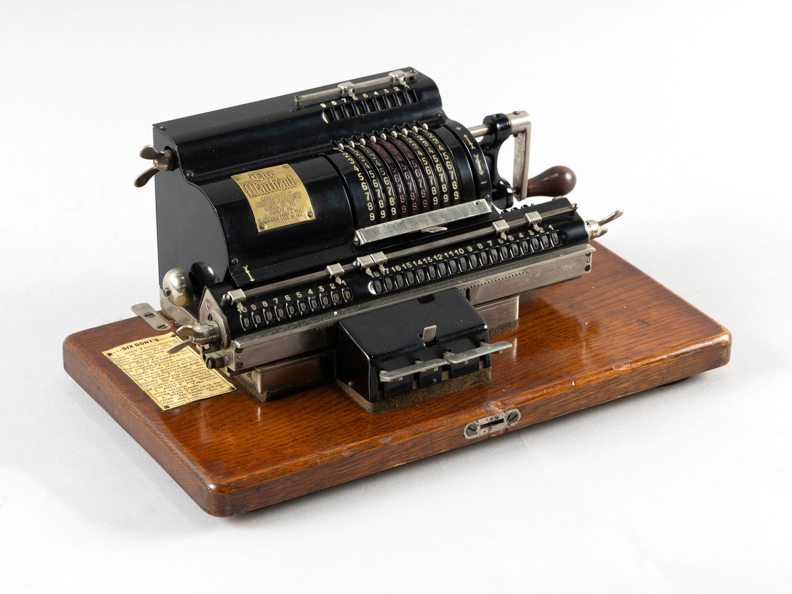 MARCHANT PINWHEEL CALCULATOR Oakland, California, Early 19th Century Case height 7". Width 14". (1 of 5)