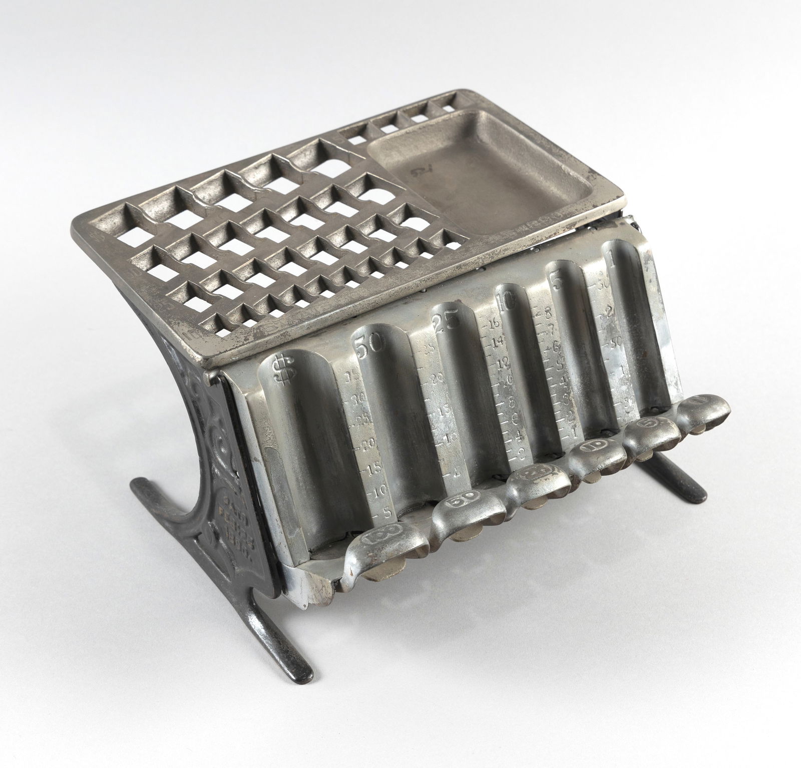 STAATS COIN CHANGER Chicago, Late 19th Century Height 6.5". Width 12". Depth 11". (1 of 4)