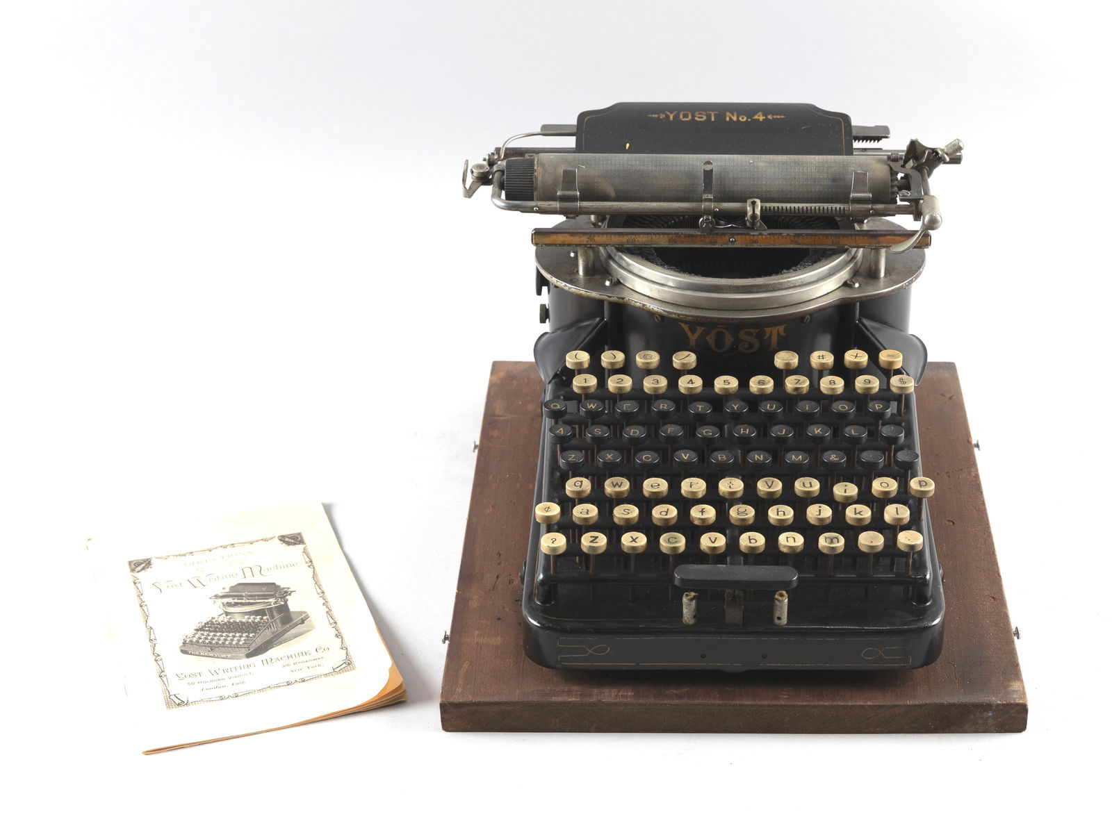 YOST NO. 4 WRITING MACHINE (TYPEWRITER) London and New York, Late 19th/Early 20th Century Case (1 of 7)