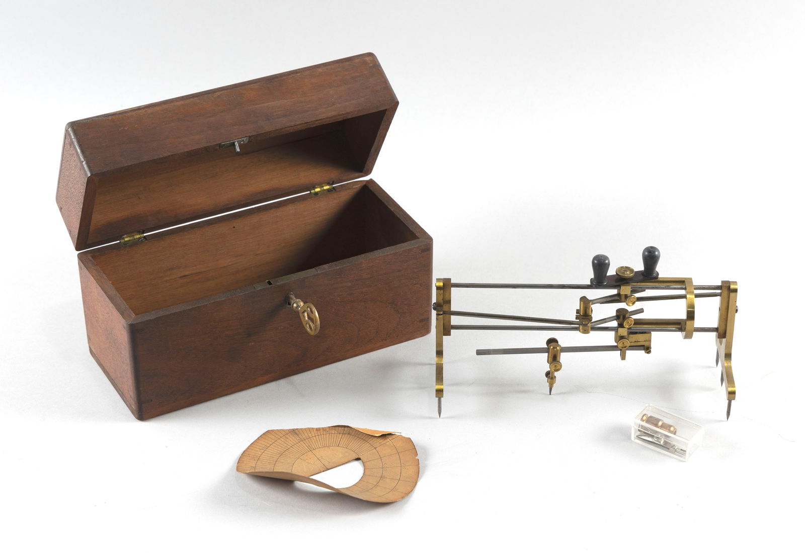 RARE CASED TOULMIN'S ELLIPSOGRAPH BY WATTS & CO. Baltimore, Late 19th Century Case height 5.5". (1 of 4)