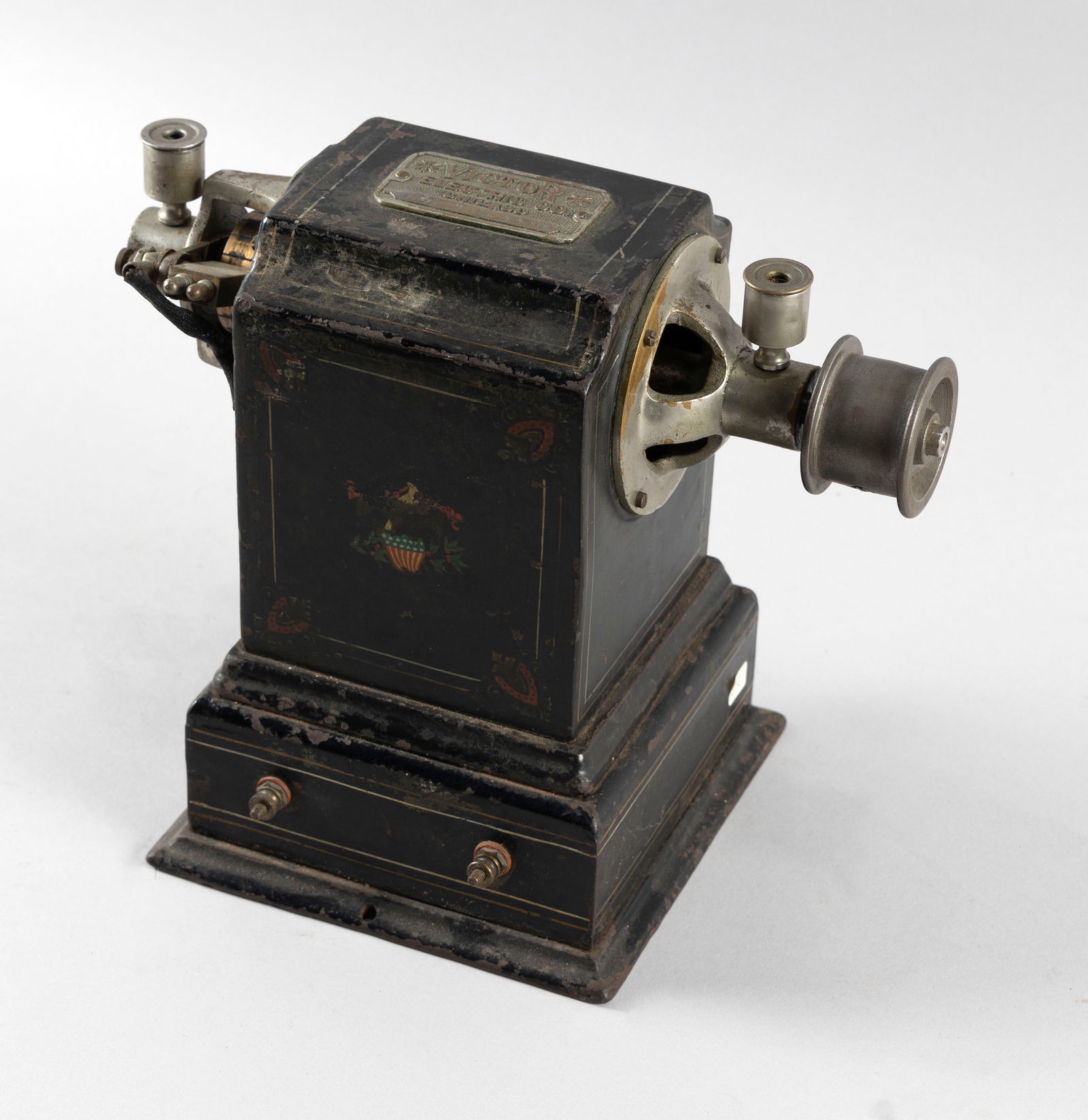 VICTOR ELECTRIC CO. MOTOR Chicago, Circa 1898 Height 9". Width 10". Depth 6.5". (1 of 3)