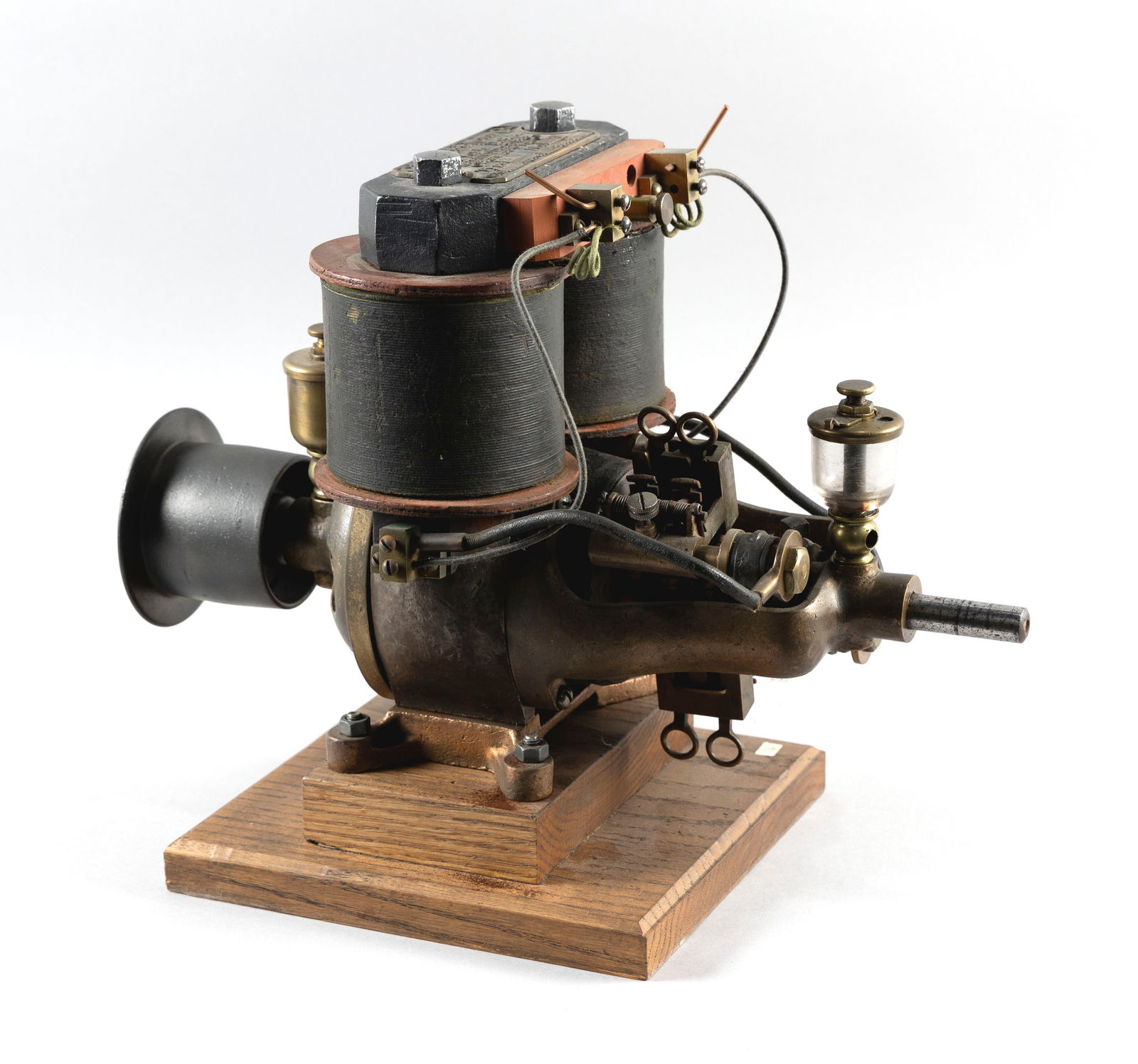 C.&C. ELECTRIC MOTOR CO. TYPE 2N ELECTRIC MOTOR New York, Late 19th/Early 20th Century Height 13.5". (1 of 4)