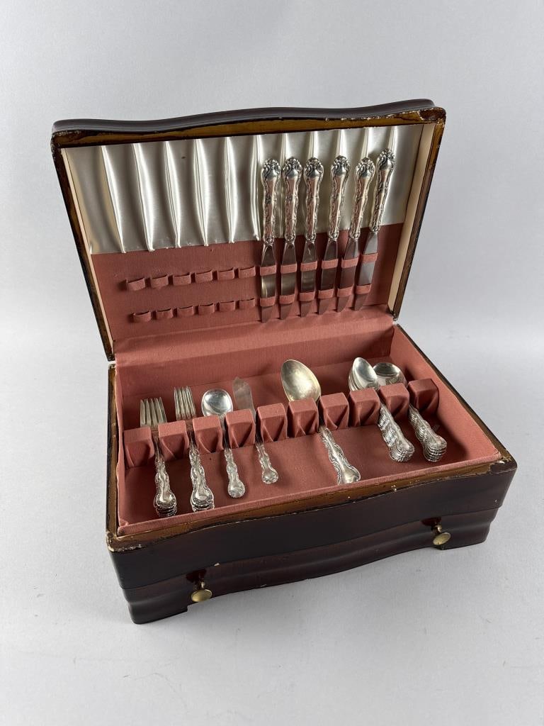CASED SET OF ALVIN "FRENCH SCROLL" STERLING SILVER FLATWARE FOR SIX New Jersey, 20th Century Approx. (1 of 8)