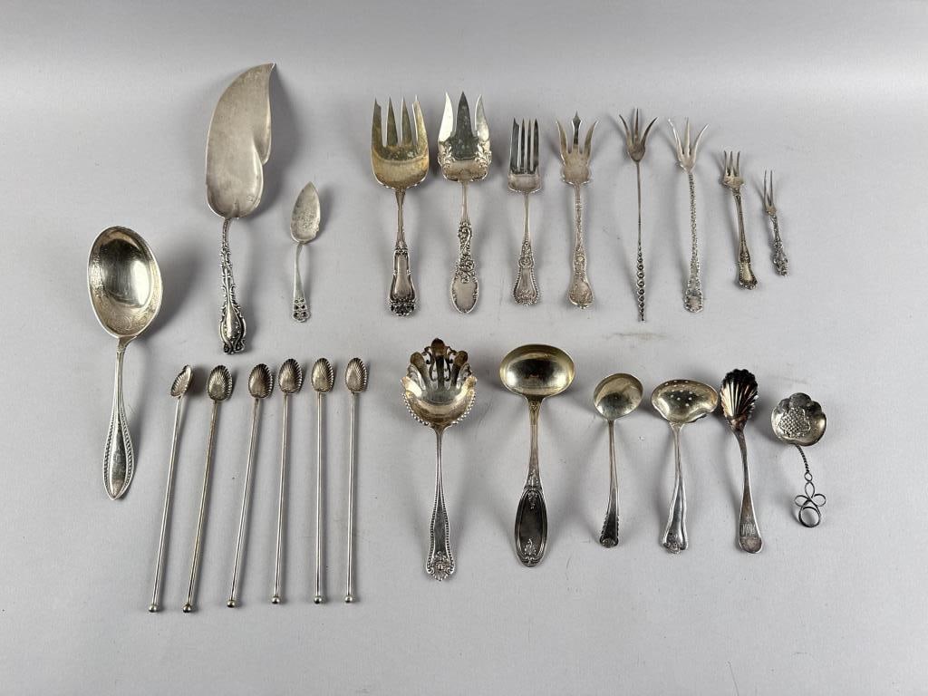 ASSORTED STERLING SILVER FLATWARE 20th Century Approx. 27.4 troy oz. (1 of 4)