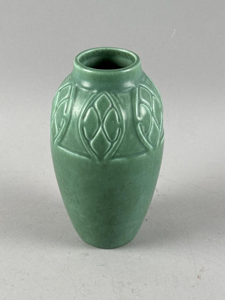 ROOKWOOD POTTERY VASE Dated 1929 Height 7.5". (1 of 3)