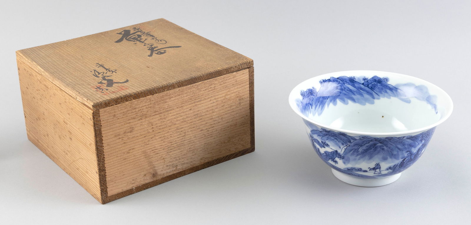 JAPANESE BLUE AND WHITE PORCELAIN BOWL WITH KIRIWOOD BOX 20th Century Bowl height 3.5". Diameter 7". (1 of 6)