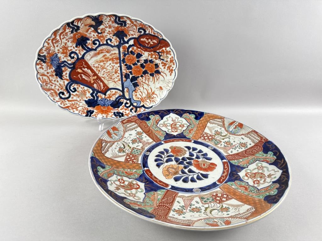 TWO PIECES OF JAPANESE IMARI PORCELAIN Late 19th/Early 20th Century (1 of 3)