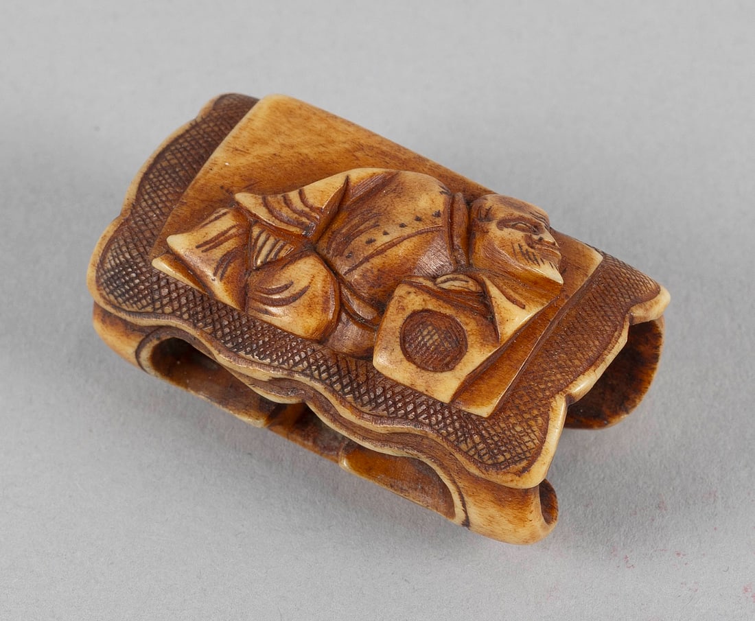 JAPANESE CARVED STAG ANTLER NETSUKE 18th/19th Century Length 1.5". (1 of 3)