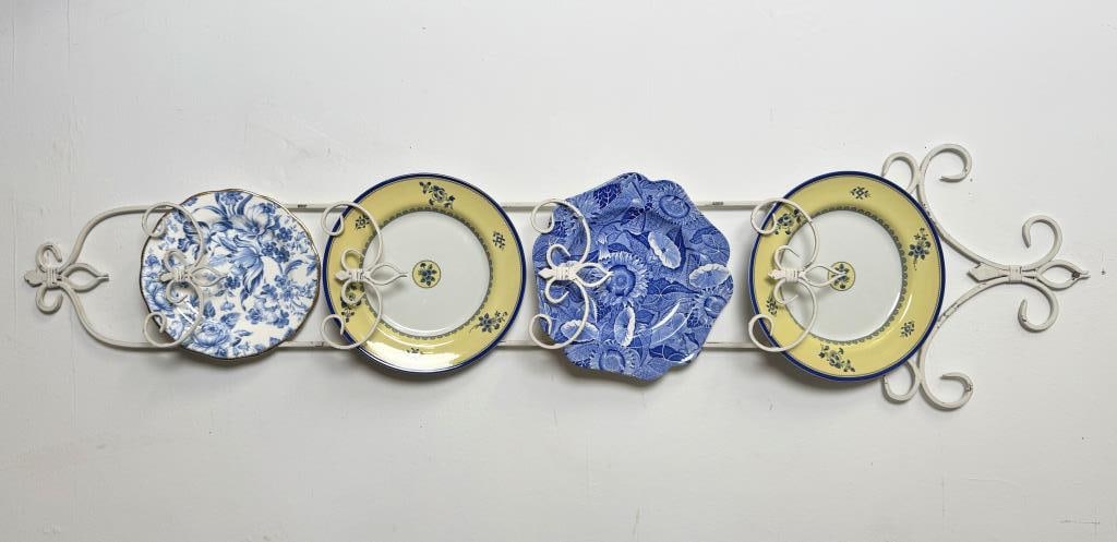WIRE PLATE RACK AND FOUR DECORATIVE PLATES Contemporary Rack height 51.75". Width 12.5". (1 of 5)
