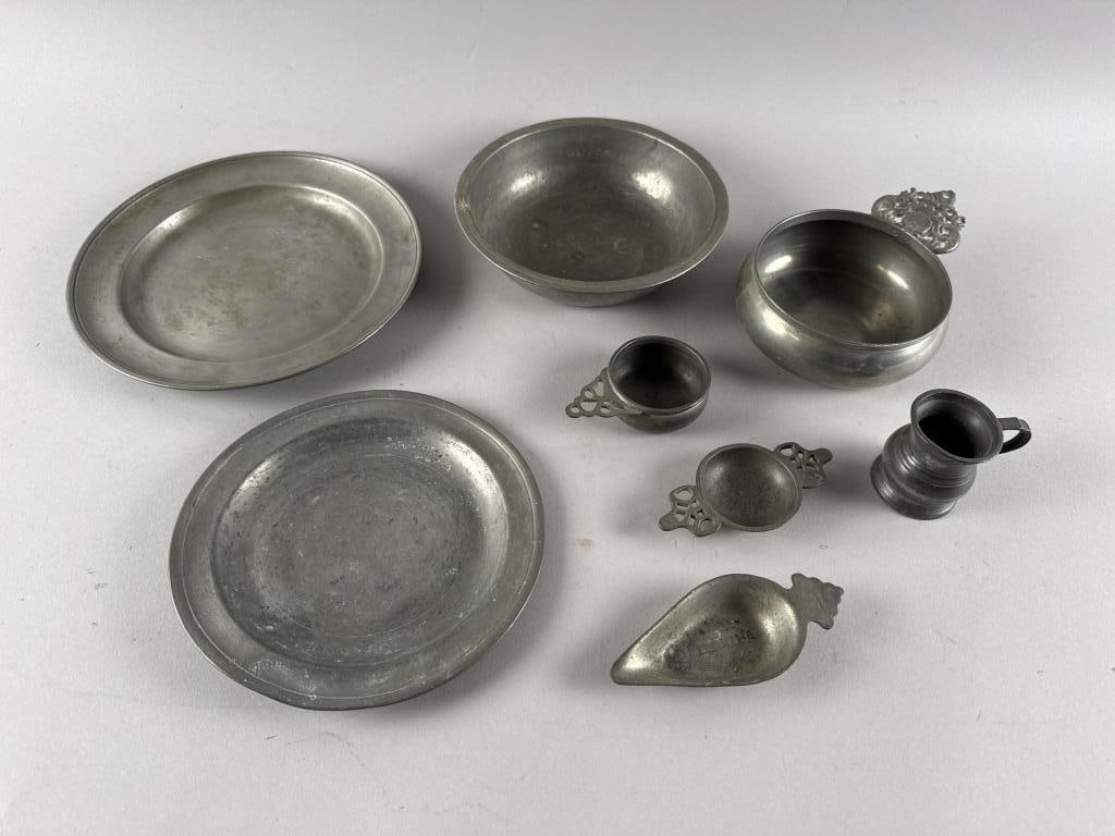 EIGHT PIECES OF ANTIQUE PEWTER Plate diameters 7.75" and 9.5". (1 of 8)