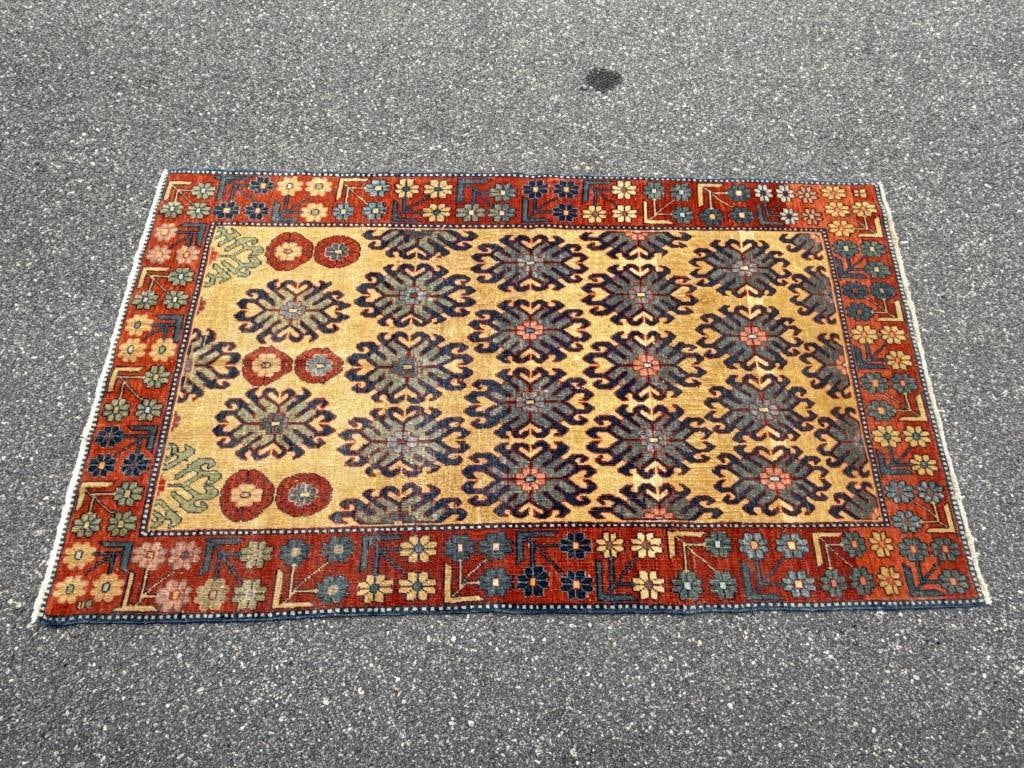 ORIENTAL RUG: 4'0" X 6'9" 20th Century (1 of 1)