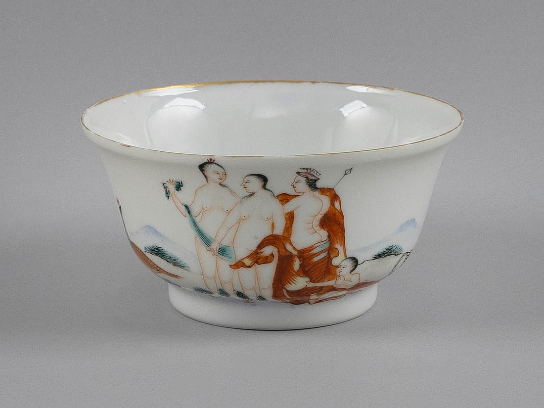 CHINESE EXPORT "JUDGEMENT OF PARIS" PORCELAIN BOWL Late 18th/Early 19th Century Height 2.25".: CHINESE EXPORT "JUDGEMENT OF PARIS" PORCELAIN BOWLLate 18th/Early 19th CenturyHeight 2.25". Diameter 4.5".