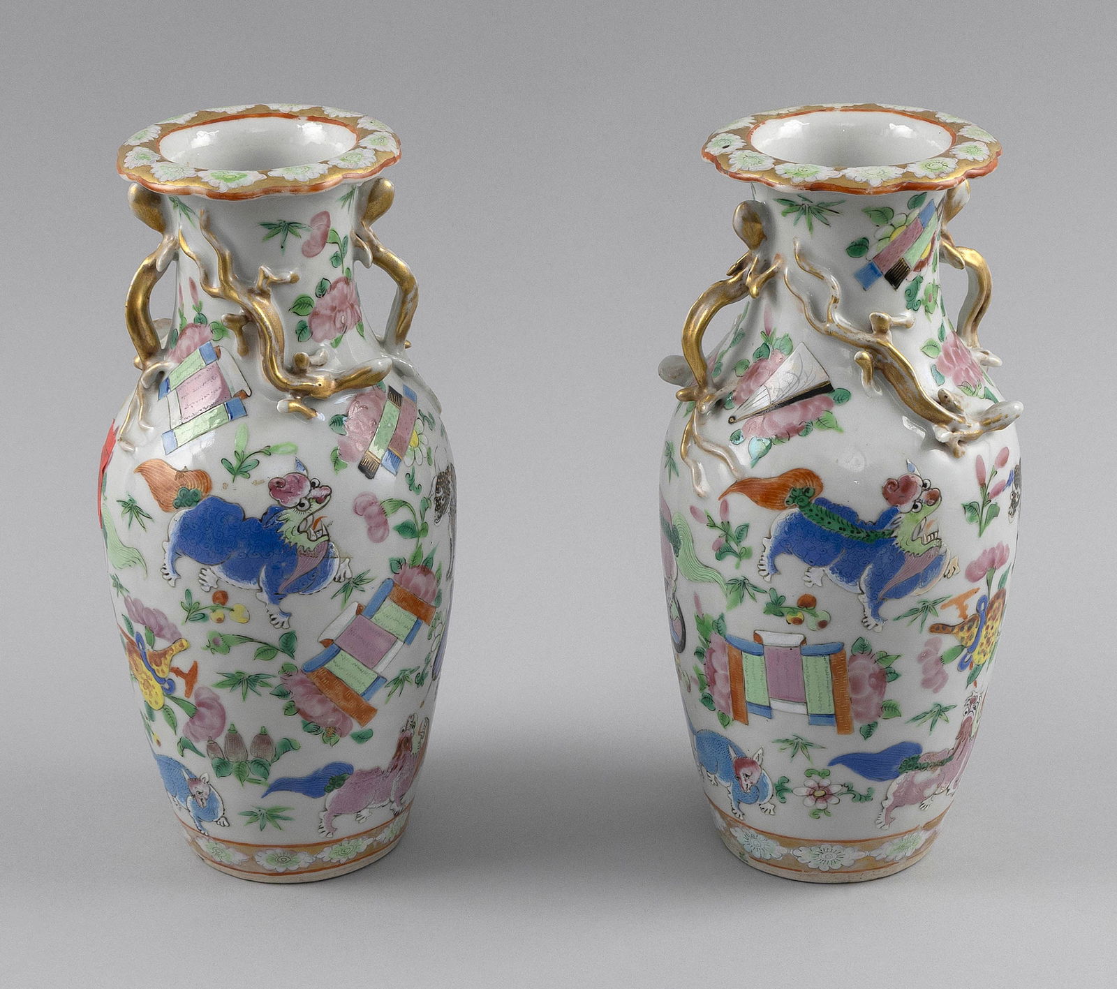 PAIR OF CHINESE EXPORT PORCELAIN VASES First Half of the 19th Century Heights 9.5". (1 of 1)