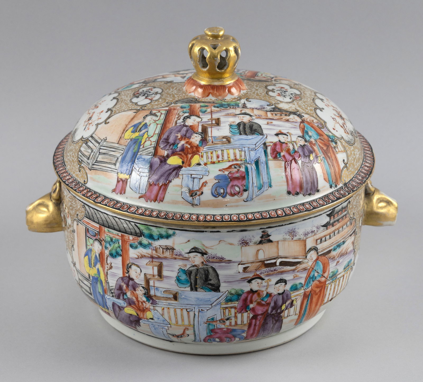 RARE CIRCULAR CHINESE EXPORT PORCELAIN TUREEN 18th Century Height 9". Diameter approx. 9.5". (1 of 5)