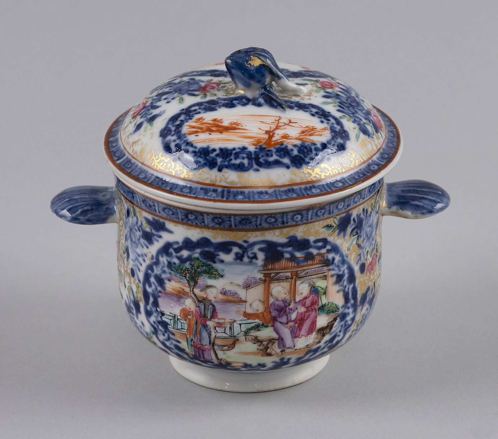 CHINESE EXPORT PORCELAIN COVERED SUGAR BOWL Late 18th/Early 19th Century Height 4.5". (1 of 4)