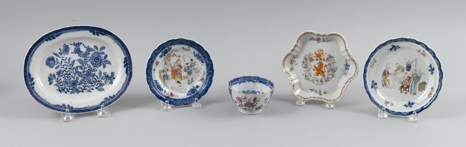 FIVE PIECES OF CHINESE EXPORT PORCELAIN Early 19th Century Cup height 2". Undertray length 7". (1 of 1)