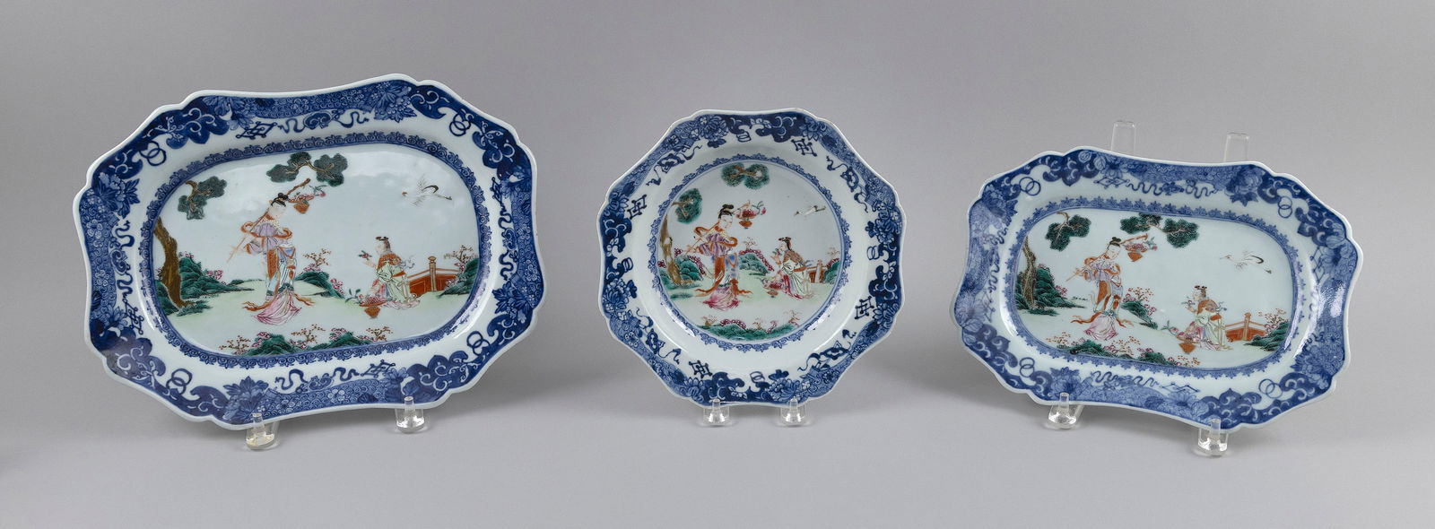THREE MATCHING PIECES OF CHINESE EXPORT PORCELAIN Late 18th Century Platter lengths to 13". Bowl (1 of 1)