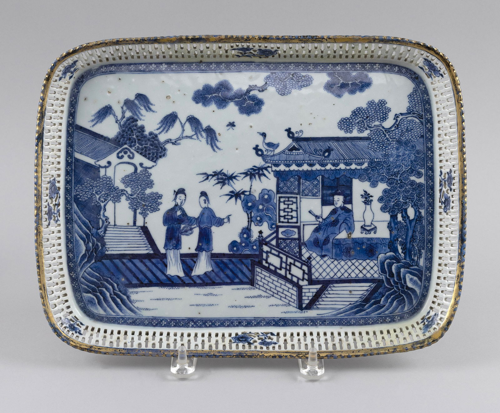CHINESE EXPORT BLUE AND WHITE PORCELAIN TRAY Late 18th Century 10.5" x 13.75".: CHINESE EXPORT BLUE AND WHITE PORCELAIN TRAYLate 18th CenturyReticulated edge. Figural landscape decoration.10.5" x 13.75". Provenance:Lynda Willauer Antiques, Nantucket, Massachusetts.