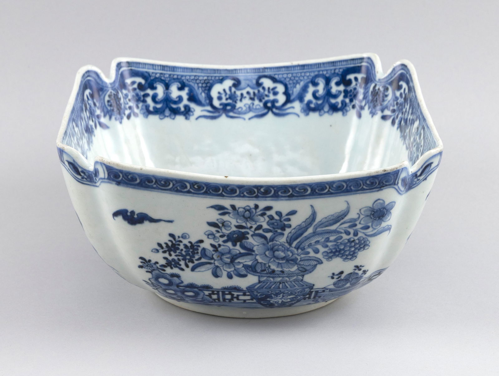 CHINESE EXPORT PORCELAIN BLUE AND WHITE PORCELAIN CUT-CORNER BOWL Late 18th Century Height 4.75". (1 of 4)