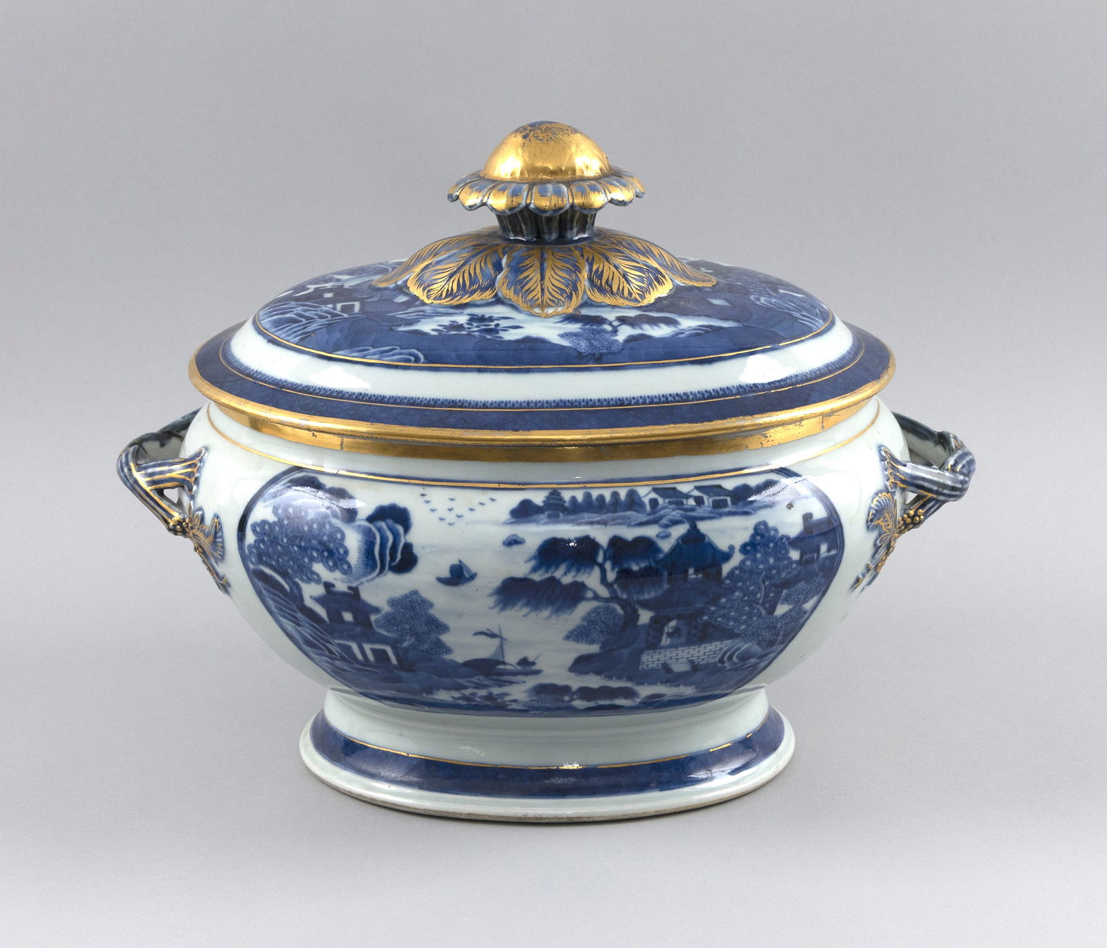 CHINESE EXPORT BLUE AND WHITE PORCELAIN SOUP TUREEN Early 19th Century Height 10.75". Length 14". (1 of 4)