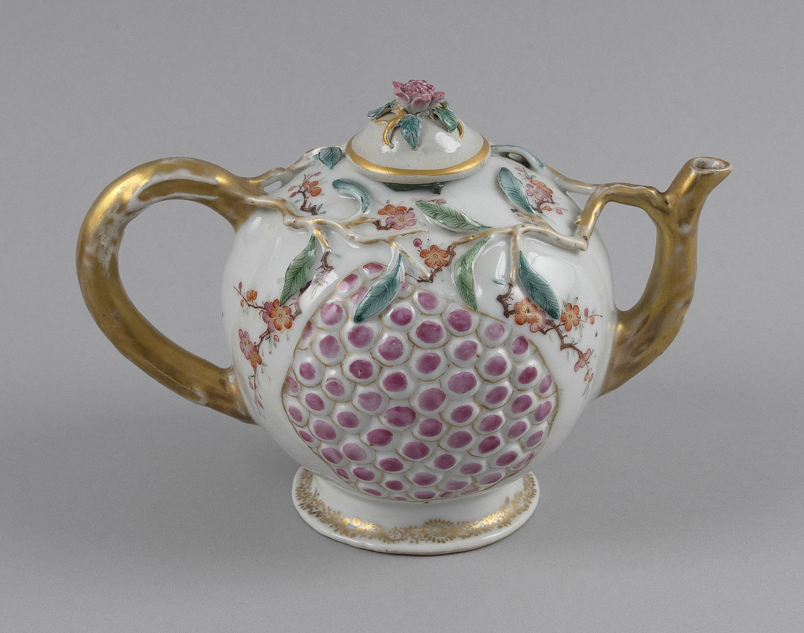 RARE CHINESE EXPORT FAMILLE ROSE PORCELAIN POMEGRANATE TEAPOT 18th Century Height 5.5". Length (1 of 1)