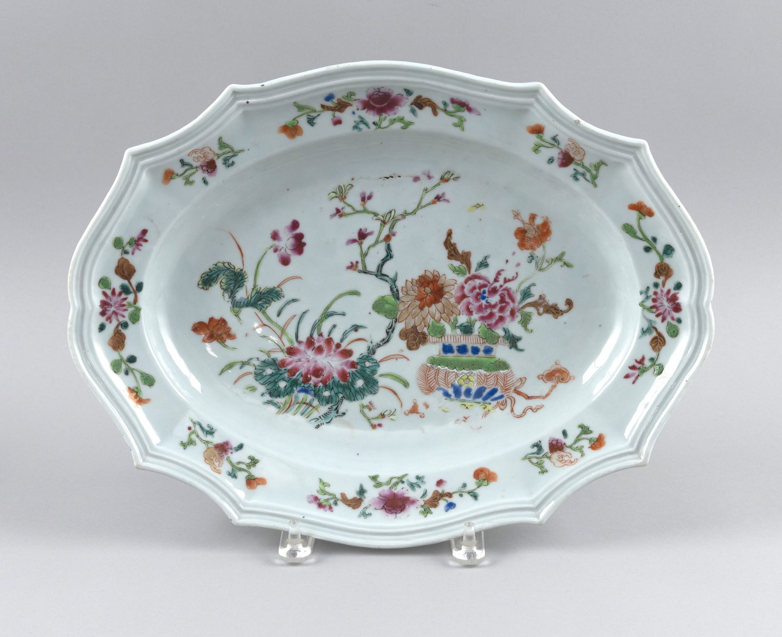 CHINESE EXPORT FAMILLE ROSE PORCELAIN PLATTER Late 18th/Early 19th Century Length 15.25". (1 of 2)